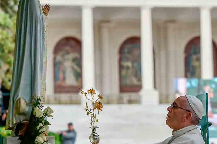 Papa Francisco ofereceu terceira Rosa de Ouro ao Santuário