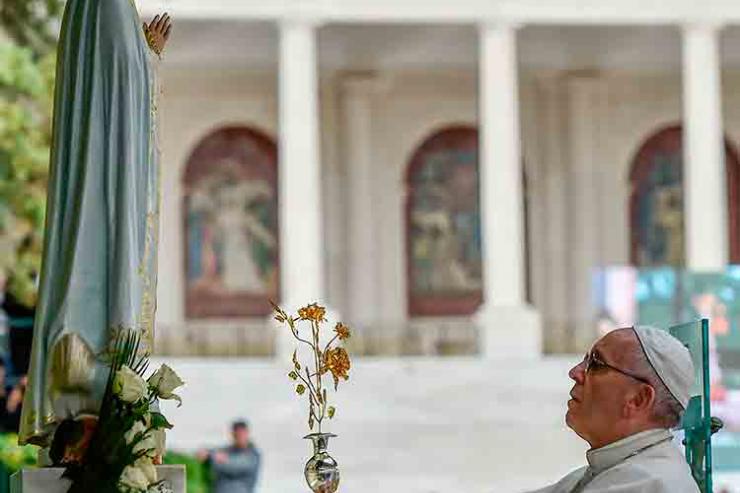 Papa Francisco ofereceu terceira Rosa de Ouro ao Santuário