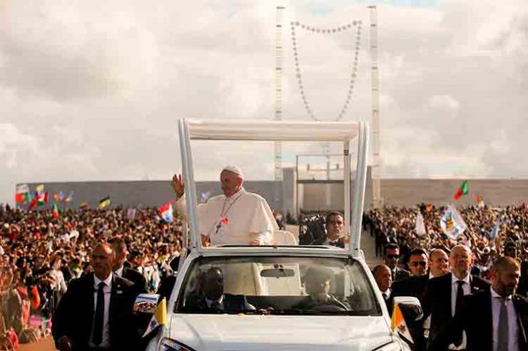 Papa entrou no Recinto do Santuário às 18h15